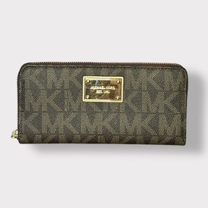 Michael Kors Jet Set Signature Logo Zip-around Continental Wallet w/COA